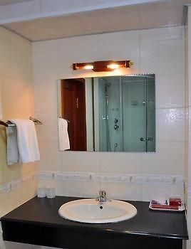 Dongfang Hotel Harbin Esterno foto