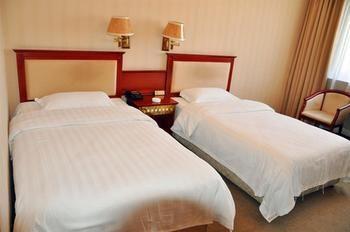 Dongfang Hotel Harbin Esterno foto